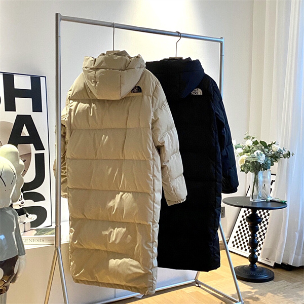 ザノースフェイス 偽物 ダウンジャケット ベージュ 防寒 高級感 上品な印象 THE NORTH FACE