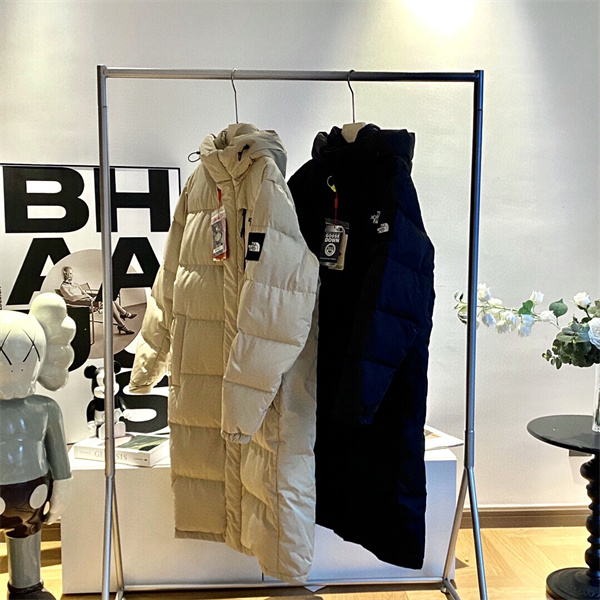 ザノースフェイス 偽物 ダウンジャケット ベージュ 防寒 高級感 上品な印象 THE NORTH FACE