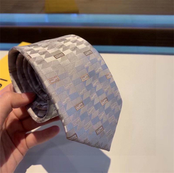 FENDI コピー ネクタイ グレー 幾何学模様 シルク素材 フェンディ