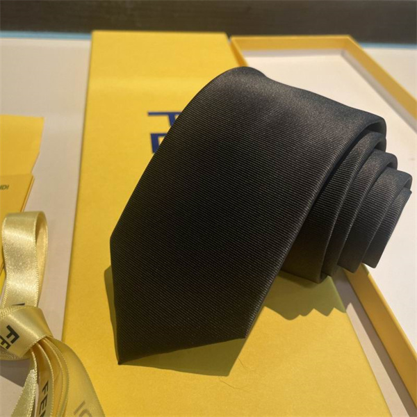 フェンディ 偽物 ネクタイ ブラック Fロゴ シルク素材 ギフトボックス付き FENDI