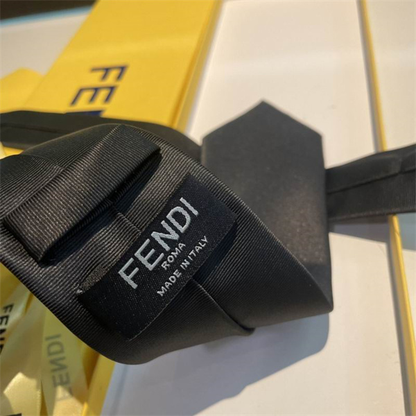 フェンディ 偽物 ネクタイ ブラック Fロゴ シルク素材 ギフトボックス付き FENDI