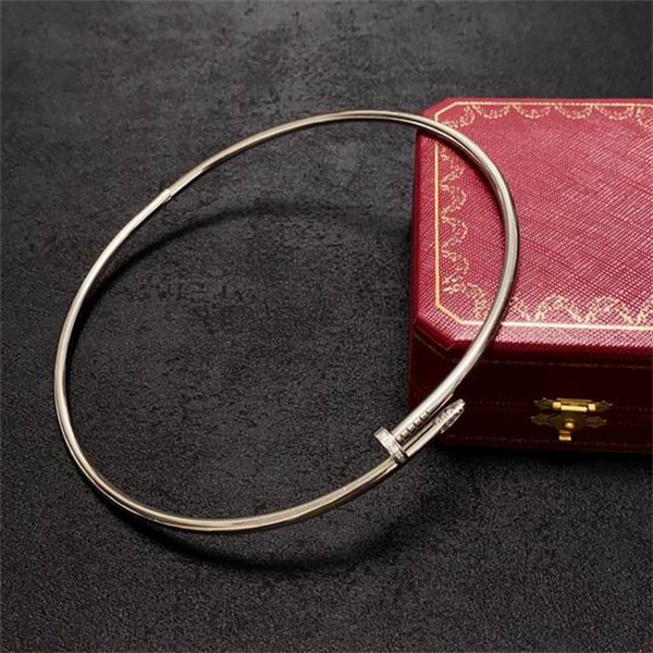 カルティエ 偽物 ネックレス ゴールド 釘モチーフ シンプル エレガント Cartier