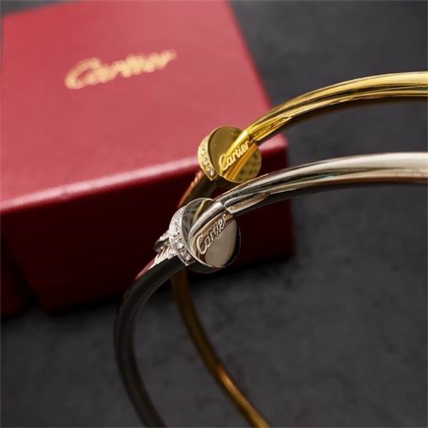 カルティエ 偽物 ネックレス ゴールド 釘モチーフ シンプル エレガント Cartier