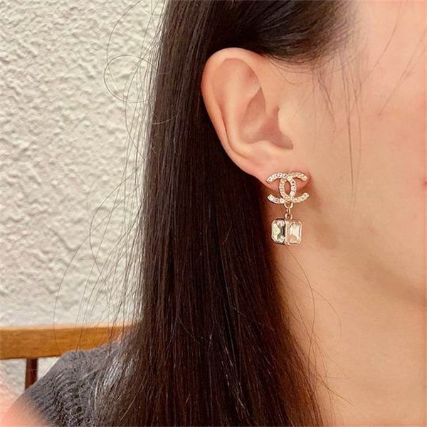 シャネル スーパーコピー ピアス クリスタルストーン キューブチャーム エレガント CHANEL