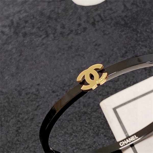 シャネル コピー ブレスレット ゴールド CC ロゴ シンプル エレガント CHANEL