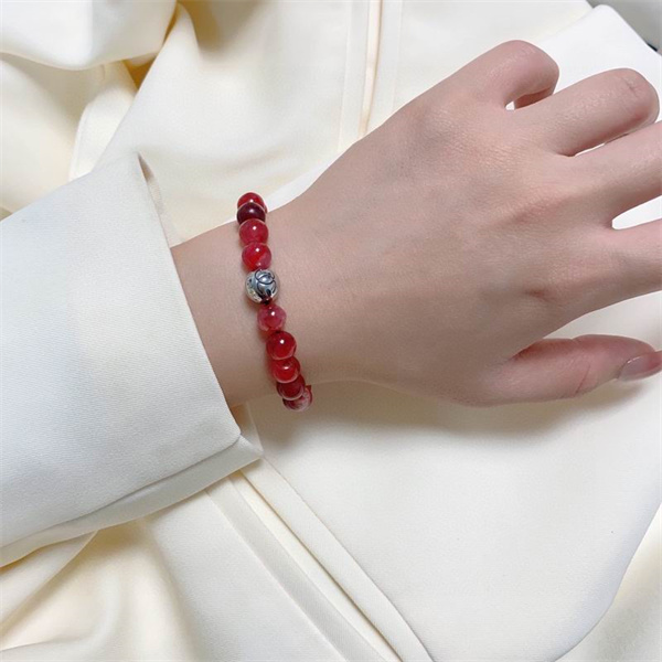 CHANEL 偽物 ブレスレット レッドストーン シルバー ロゴ チャーム シャネル
