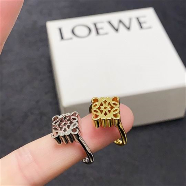 ロエベ スーパーコピー リング アナグラムロゴ ゴールド ミニマル モダン LOEWE