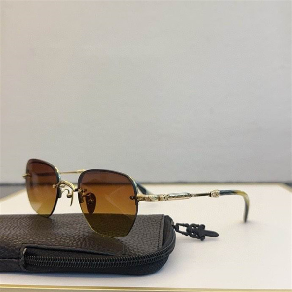 クロムハーツ スーパーコピー メガネ スクエア型フレーム シルバーアクセント メンズデザイン CHROME HEARTS