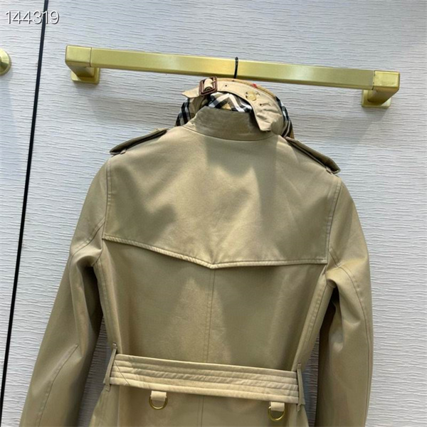 バーバリー 偽物 トレンチコート ベージュ ダブルブレスト 伝統とモダン 上品 高級素材 BURBERRY
