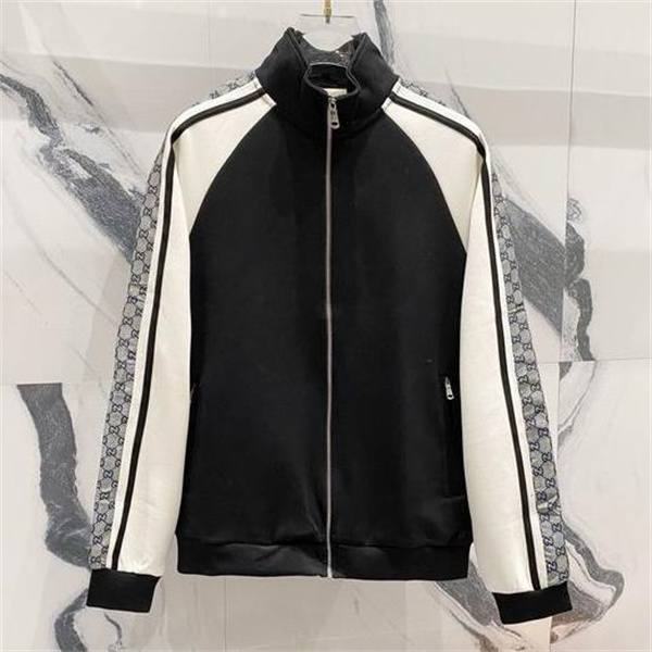 機能性と現代的 グッチ 偽物 ジャケット ブラック ホワイト モノグラム スポーティ 良い品質 GUCCI