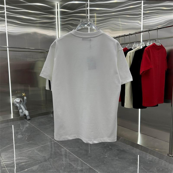Maison Margiela コピー Tシャツ 時計 モチーフ 数字 斬新なデザイン 前衛的 アーティスティック メゾン マルジェラ
