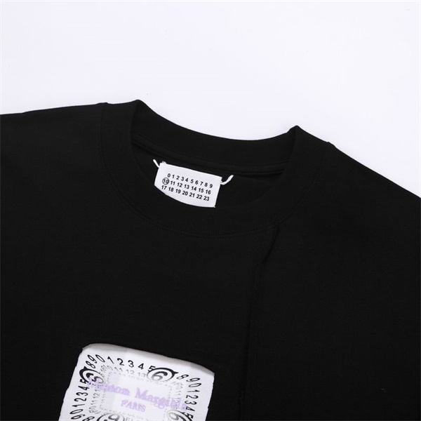 メゾン マルジェラ 偽物 Tシャツ ロゴポケット 不規則カットライン 斜めに シンプル 独創的な Maison Margiela