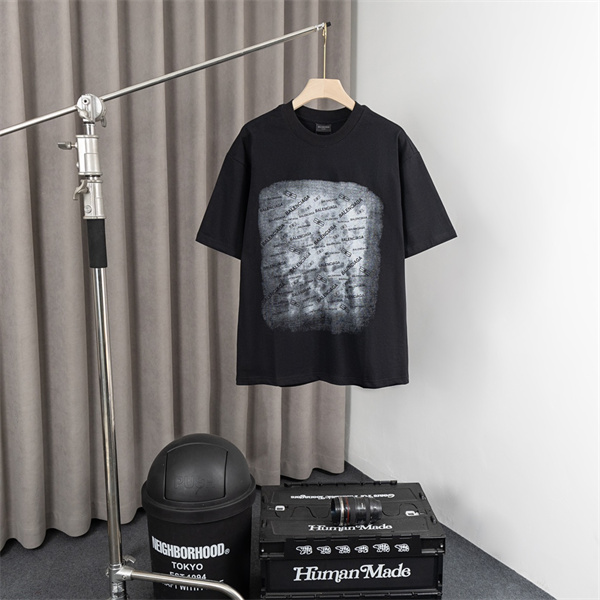 BALENCIAGA 偽物 Tシャツ グラフィック ロゴ デザイン PARIS 黒い アーティスティックな バレンシアガ
