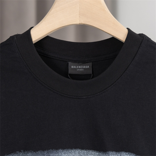 BALENCIAGA 偽物 Tシャツ グラフィック ロゴ デザイン PARIS 黒い アーティスティックな バレンシアガ