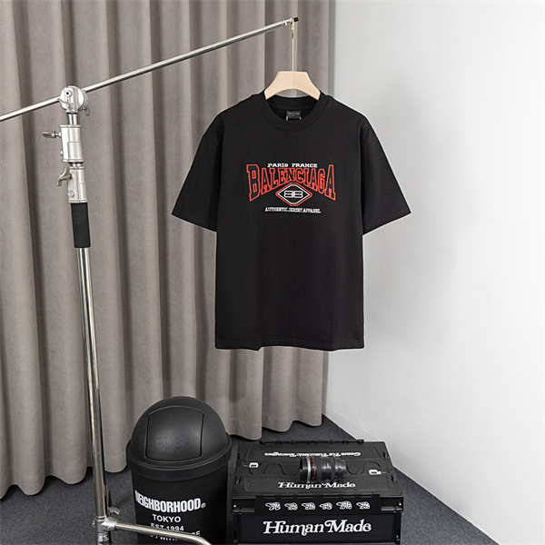 バレンシアガ スーパーコピー Tシャツ グラフィック ロゴ 融合 PARIS ラグジュアリー感 BALENCIAGA