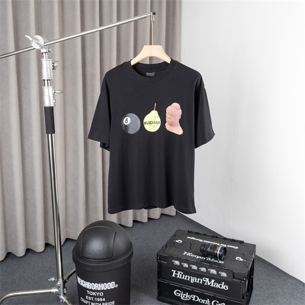 BALENCIAGA コピー Tシャツ 数字 梨 イラスト 黄色い 遊び心 個性 彫刻 ブランド バレンシアガ