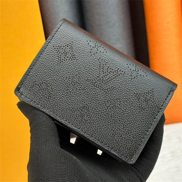 ルイヴィトン スーパーコピー 財布 ブラック レザー シンプル 洗練 高級感 LOUIS VUITTON