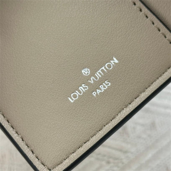 ルイヴィトン スーパーコピー 財布 ブラック レザー シンプル 洗練 高級感 LOUIS VUITTON