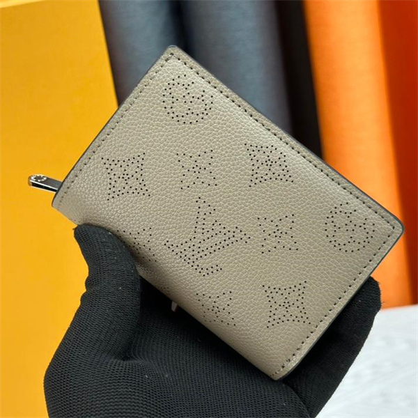 ルイヴィトン スーパーコピー 財布 ブラック レザー シンプル 洗練 高級感 LOUIS VUITTON
