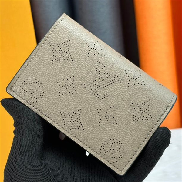ルイヴィトン スーパーコピー 財布 ブラック レザー シンプル 洗練 高級感 LOUIS VUITTON