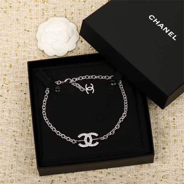 CHANEL スーパーコピー ネックレス 高品質 CCロゴ ストーン シルバーチェーン 高級感 シャネル 　