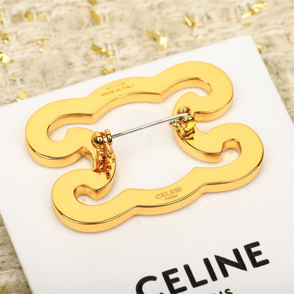 CELINE コピー ブローチ 高品質 ゴールド ロゴ インパクト 高級感 セリーヌ