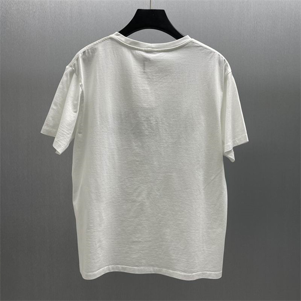 CELINE スーパーコピー Tシャツ ゴシックロゴ デザイン コットン 素材 ブラック＆ホワイト 展開 セリーヌ