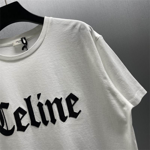 CELINE スーパーコピー Tシャツ ゴシックロゴ デザイン コットン 素材 ブラック＆ホワイト 展開 セリーヌ