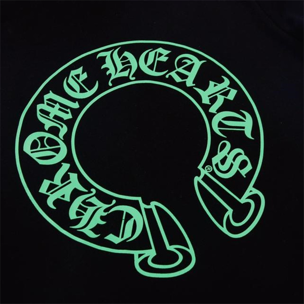 CHROME HEARTS コピー パーカー ブラック×蛍光グリーンロゴ クールな一着 クロムハーツ