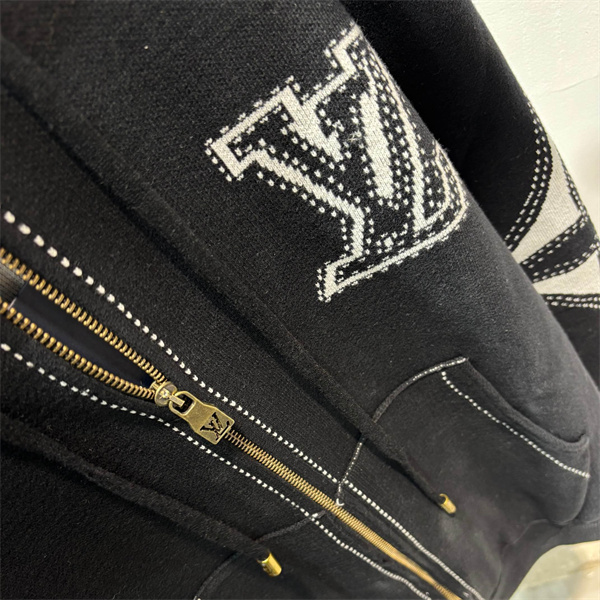 ルイヴィトン スーパーコピー セットアップ LVロゴ フーディー＆デニムパンツ ストリートラグジュアリー LOUIS VUITTON