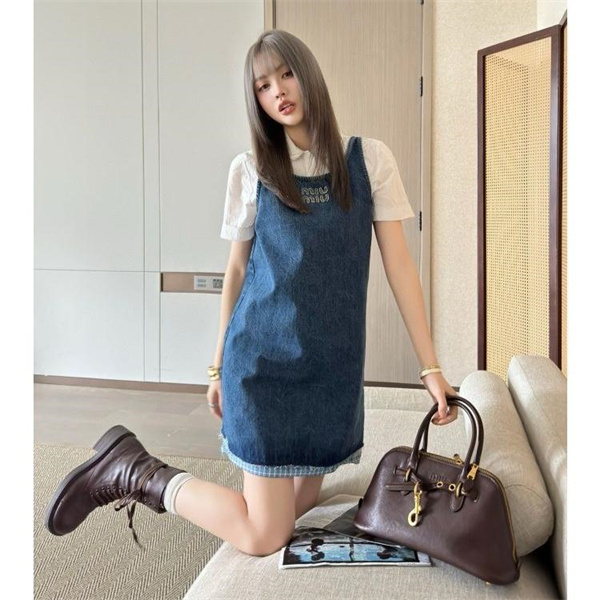 MIU MIU スーパーコピー デニムミニワンピース フェミニンカジュアル ミュウミュウ