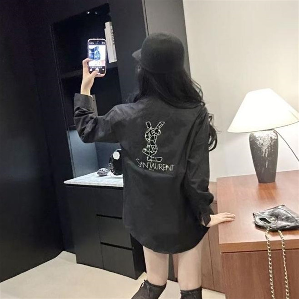 イヴ・サンローラン スーパーコピー オーバーサイズシャツ YSLロゴ 洗練カジュアル Yves Saint Laurent