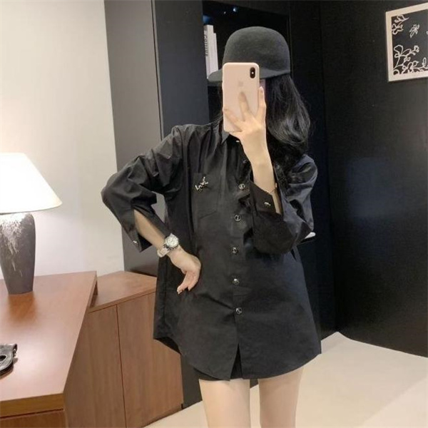 イヴ・サンローラン スーパーコピー オーバーサイズシャツ YSLロゴ 洗練カジュアル Yves Saint Laurent