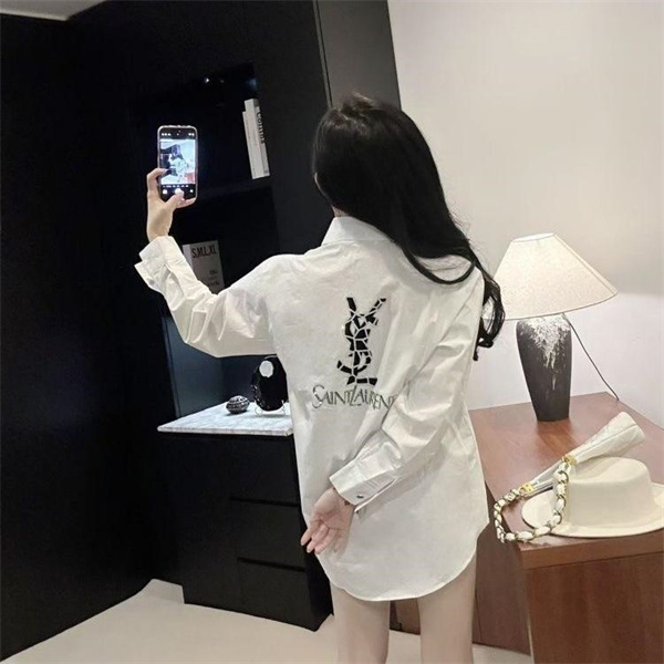 イヴ・サンローラン スーパーコピー オーバーサイズシャツ YSLロゴ 洗練カジュアル Yves Saint Laurent