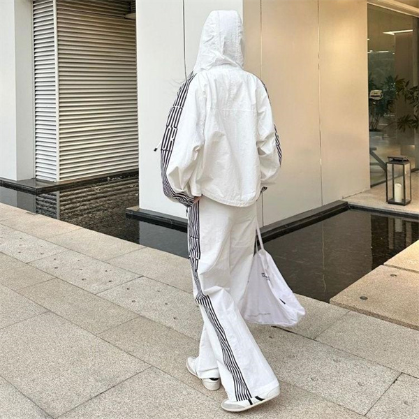 DIOR スーパーコピー スポーティセットアップ ナイロン ワイドレッグパンツ ディオール