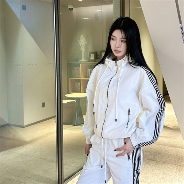 DIOR スーパーコピー スポーティセットアップ ナイロン ワイドレッグパンツ ディオール