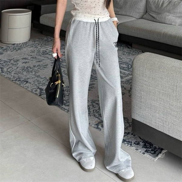 セリーヌ スーパーコピー スウェットパンツ シンプル グレー ブラック 高級感 ロゴアクセント CELINE