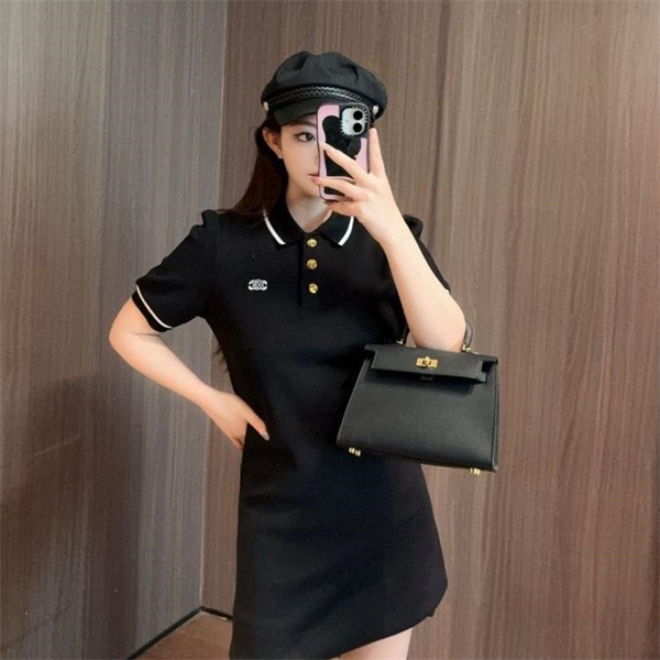 CELINE スーパーコピー ポロワンピース ホワイト ブラック トリミング ロゴ 上品カジュアル セリーヌ