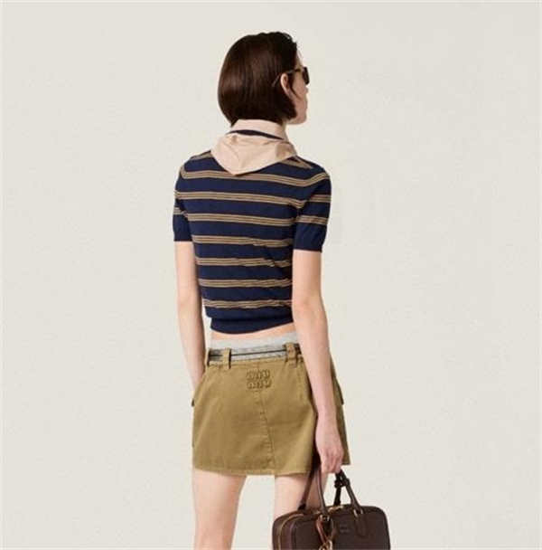 MIUMIU 偽物 Tシャツ ストライプ ロゴ カジュアル ポロシャツ モダン ミュウミュウ