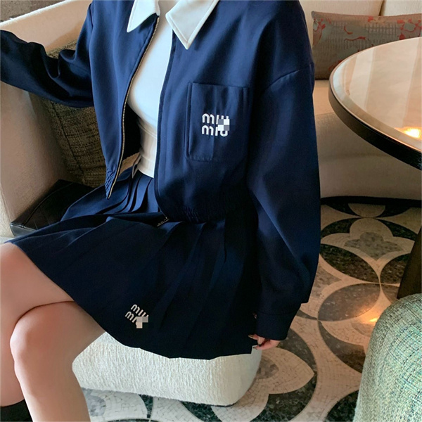 MIUMIU コピー セットアップ モダン クロップドジャケット プリーツスカート ミュウミュウ 