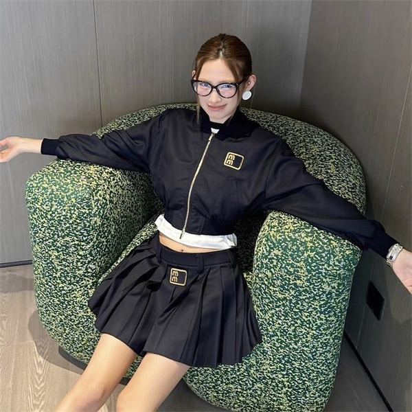 MIUMIU スーパーコピー 上下セット ジップアップブルゾン プリーツスカート 人気 カジュアル ドレッシー ミュウミュウ