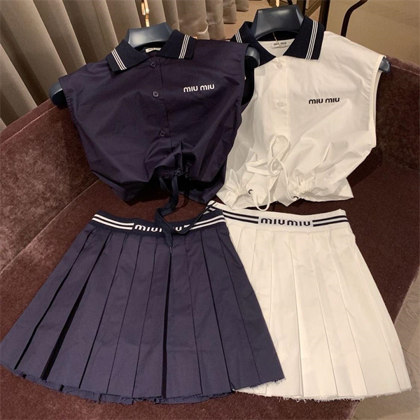 MIUMIU 偽物 上下セット スポーティ 襟付きシャツ プリーツスカート ブランドロゴ カジュアル フォーマル ミュウミュウ