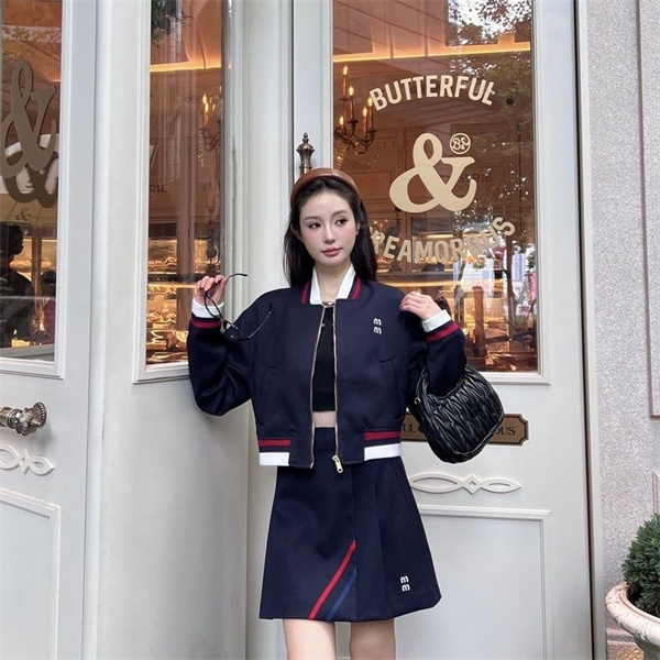 MIUMIU コピー セットアップ アイボリー ジャケット リブ編み ゴールドバックル ミュウミュウ 