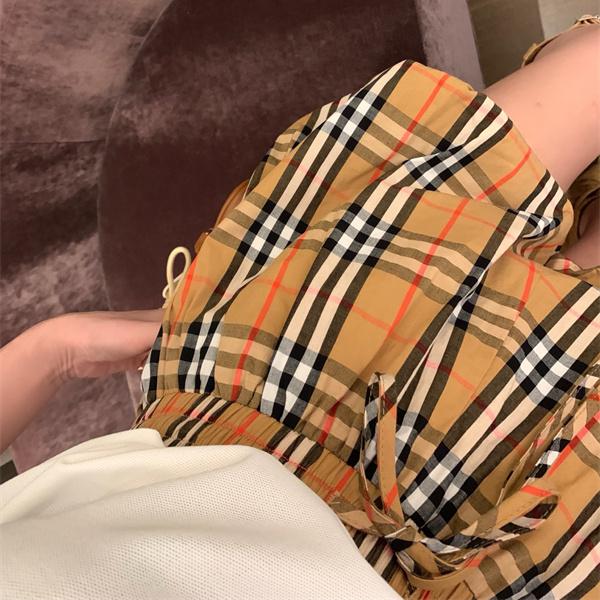 BURBERRY コピー ポロシャツ チェック柄 襟 ロゴ刺繍 ショートパンツ セット 高級感 洗練 カジュアル バーバリー