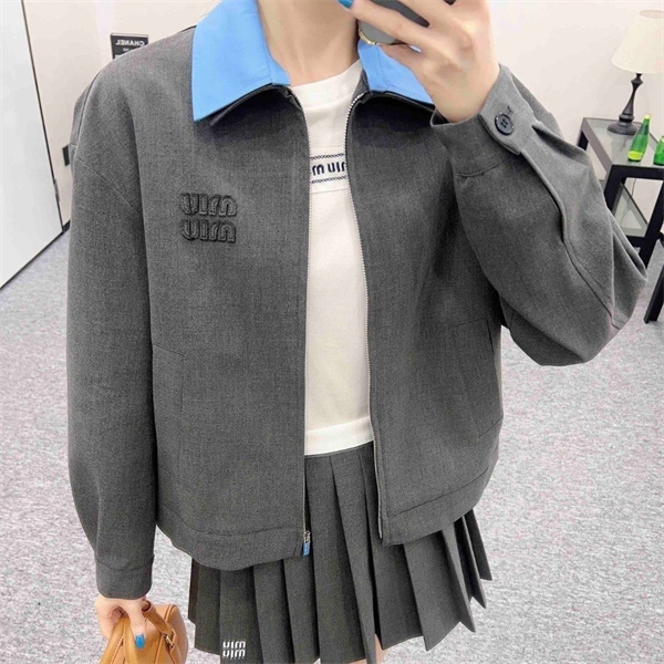 ミュウミュウ コピー セットアップ ブルー襟 プリーツスカート ロゴ 刺繍 カジュアル MIUMIU