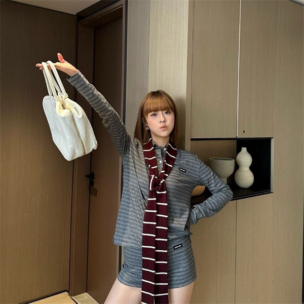 ミュウミュウ コピー セットアップ ストライプ ポロシャツ ショートパンツ スポーティー 洗練 MIUMIU