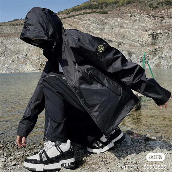 ストーンアイランド  STONE ISLAND スーパーコピー  最新ジャケット 防風 防水 アウトドア シンプル 高機能 ロゴパッチ 2025年新作