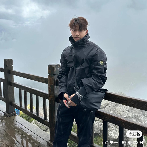 ストーンアイランド  STONE ISLAND スーパーコピー  最新ジャケット 防風 防水 アウトドア シンプル 高機能 ロゴパッチ 2025年新作
