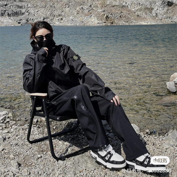 ストーンアイランド  STONE ISLAND スーパーコピー  最新ジャケット 防風 防水 アウトドア シンプル 高機能 ロゴパッチ 2025年新作