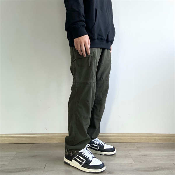 ストーンアイランド  STONE ISLAND スーパーコピー  カーゴパンツ サイドポケット ジッパー付き 高耐久 素材 ロゴアクセント